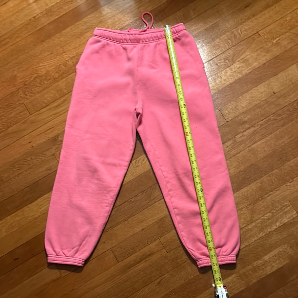 Aritzia TNA cozy fleece mega sweatpants.
Pink. XS {extra small}